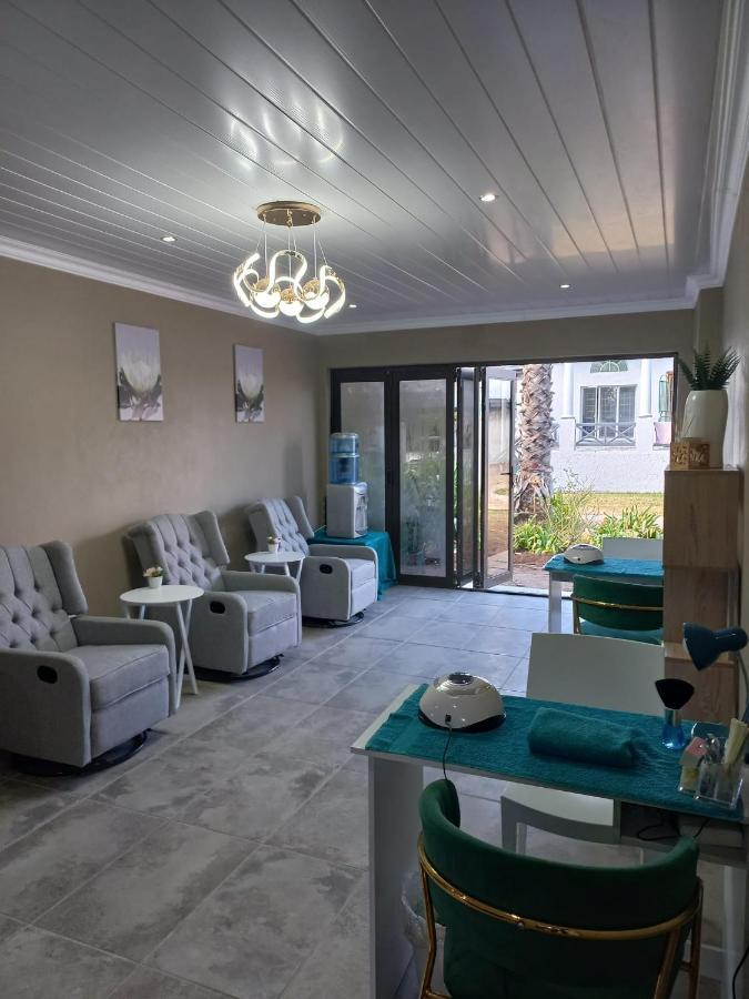 St Eve Lodge & Spa Блумфонтейн Экстерьер фото