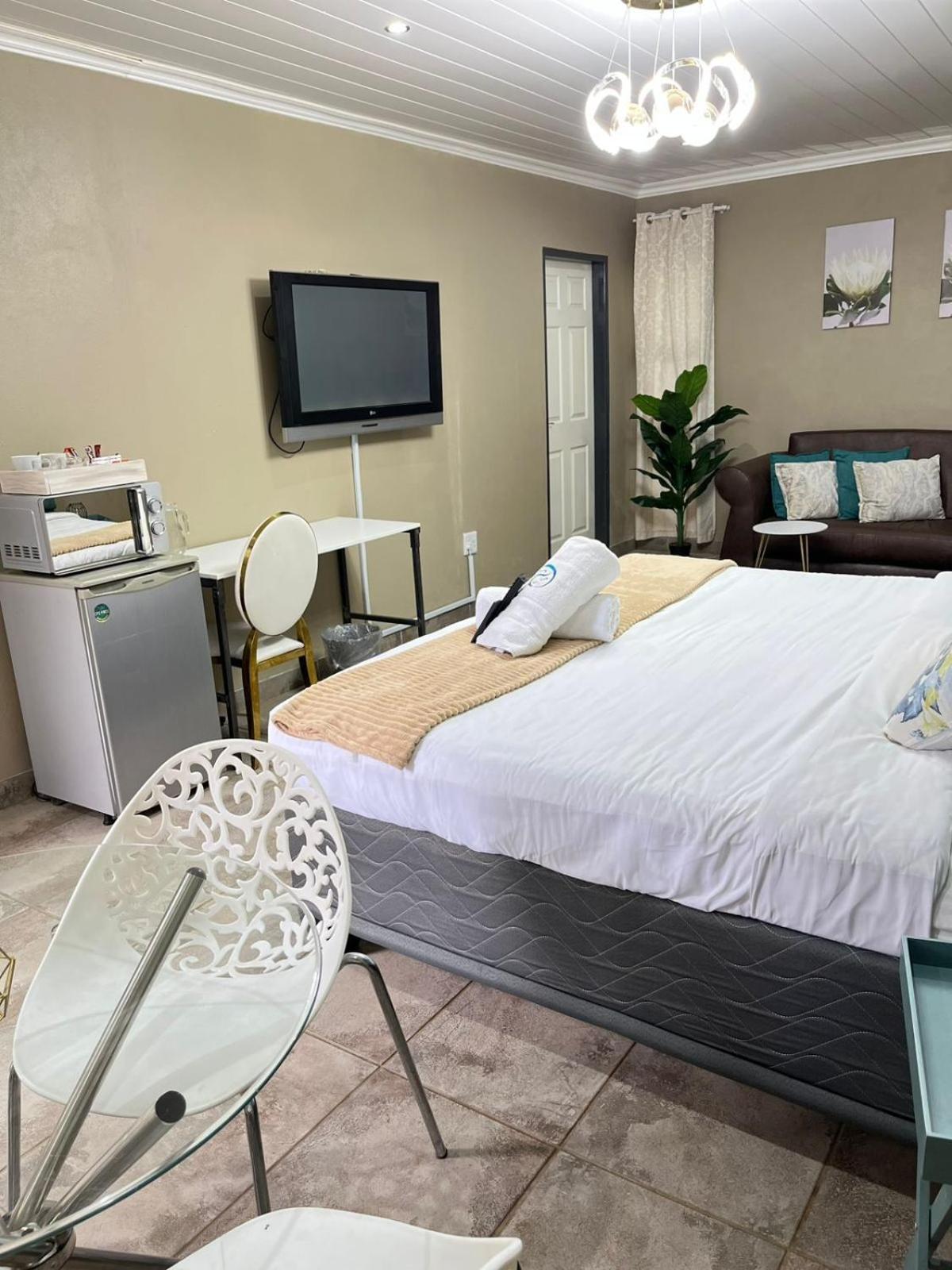 St Eve Lodge & Spa Блумфонтейн Экстерьер фото