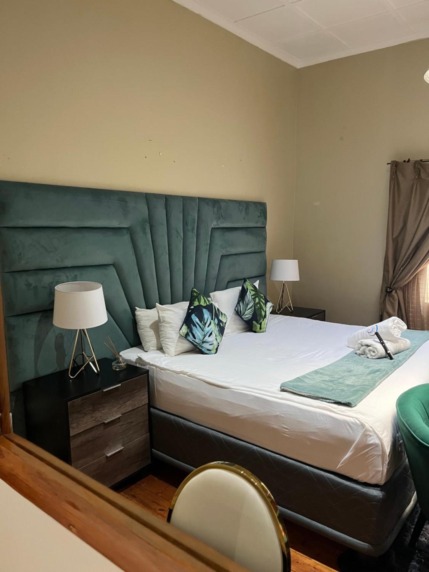 St Eve Lodge & Spa Блумфонтейн Экстерьер фото